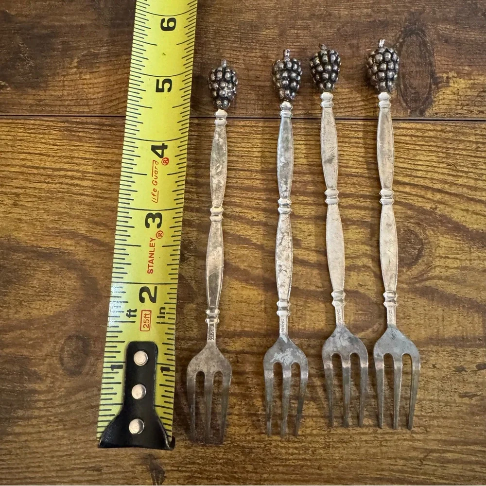 Vintage Grape Cocktail‎ Forks Silverplate Spain Vineyard Olive Seafood Set 4